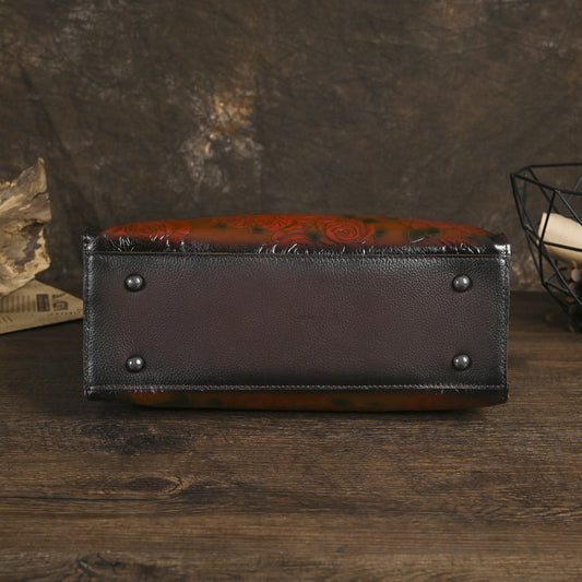 New Womens Shoulder Bag In Top-Grain Cowhide With A Versatile Embossed Pattern